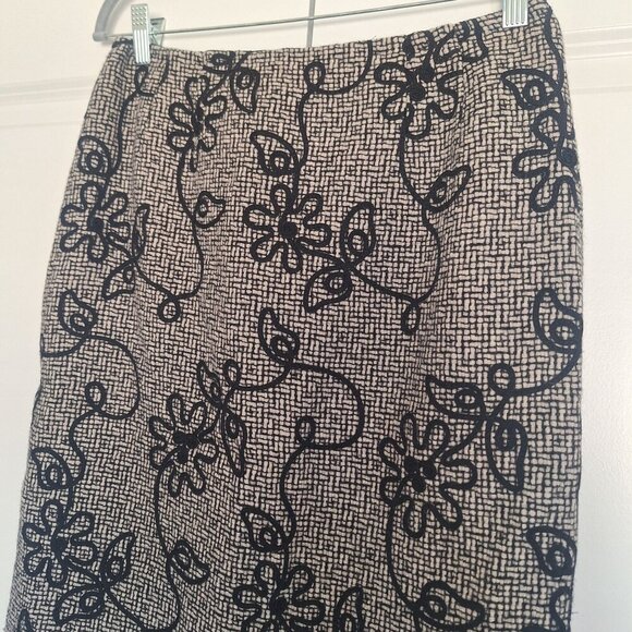 💙 Talbots Floral Embroidered Wool Pencil Skirt Size 8 Fall Warm Classy Preppy - Picture 3 of 8